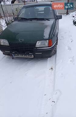 Характеристики Opel Kadett Хэтчбек