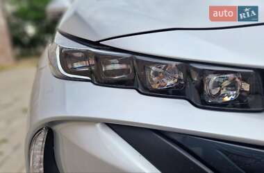 Характеристики Toyota Prius Хэтчбек