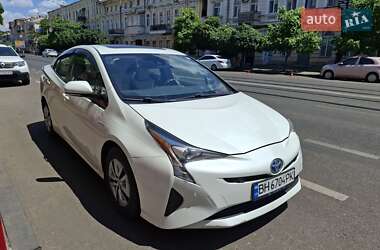 Характеристики Toyota Prius Хэтчбек