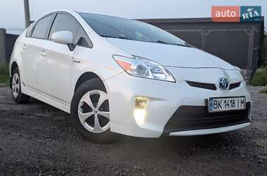 Характеристики Toyota Prius Хетчбек