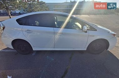 Характеристики Toyota Prius Хетчбек