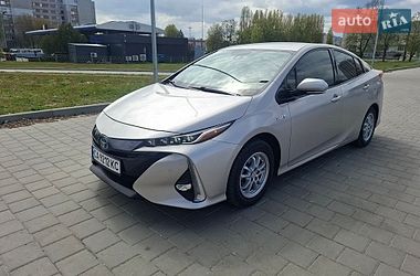 Характеристики Toyota Prius Хетчбек