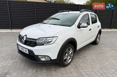 Характеристики Renault Sandero StepWay Хэтчбек
