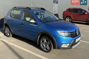 Характеристики Renault Sandero StepWay Хэтчбек