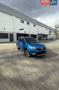 Характеристики Renault Sandero Хэтчбек