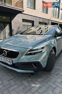 Характеристики Volvo V40 Cross Country Хетчбек