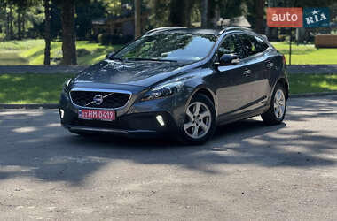 Характеристики Volvo V40 Cross Country Хэтчбек