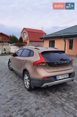 Характеристики Volvo V40 Cross Country Хетчбек