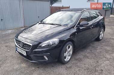 Характеристики Volvo V40 Cross Country Хэтчбек