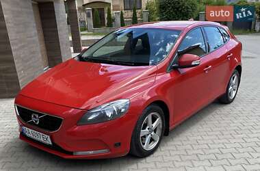 Характеристики Volvo V40 Хэтчбек