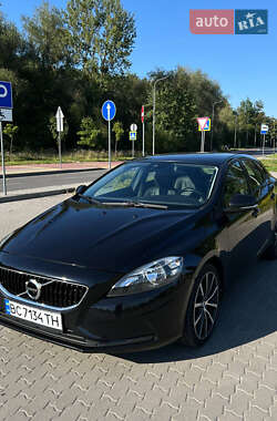 Характеристики Volvo V40 Хетчбек
