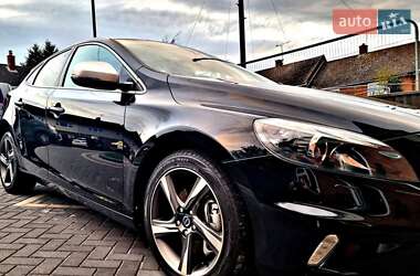 Характеристики Volvo V40 Хэтчбек