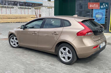 Характеристики Volvo V40 Хетчбек