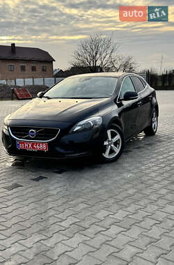 Характеристики Volvo V40 Хэтчбек