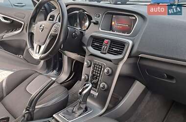 Характеристики Volvo V40 Хэтчбек