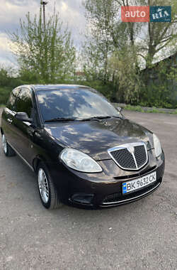 Характеристики Lancia Ypsilon Хэтчбек