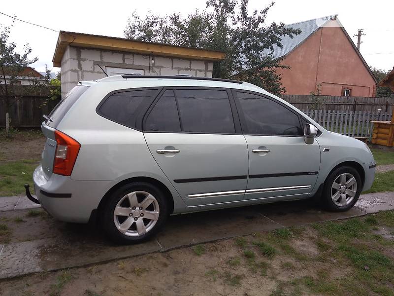 Kia Carens 2012 года