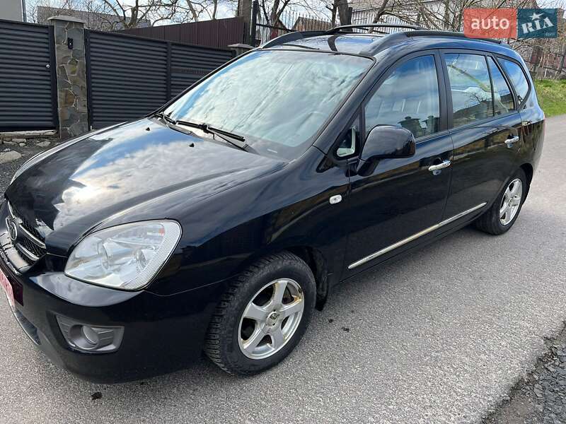 Універсал Kia Carens