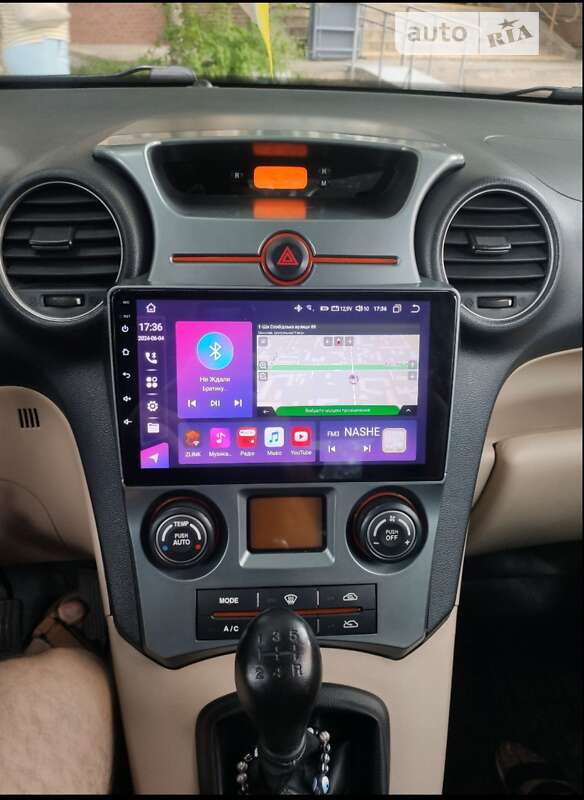 Мінівен Kia Carens