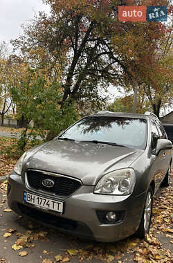 Kia Carens  2012