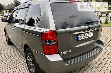 Kia Carnival  2011