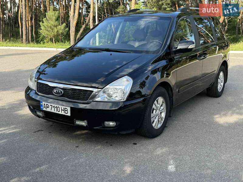 Легковые Kia Carnival