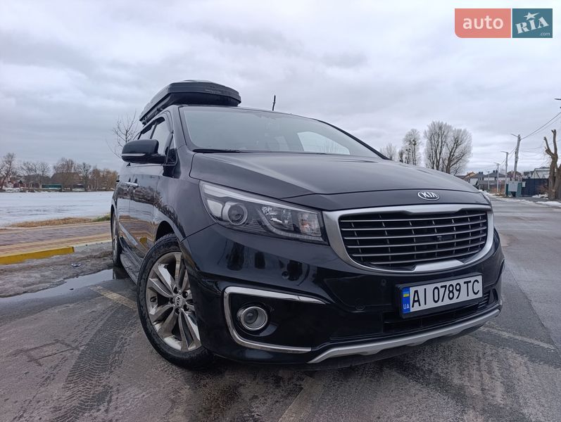 Мінівен Kia Carnival