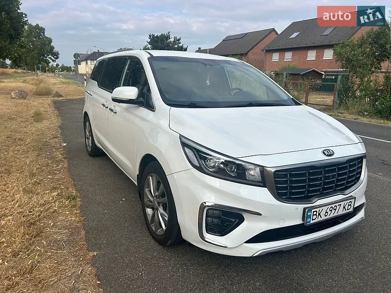 Kia Carnival