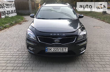 Kia Ceed  2012