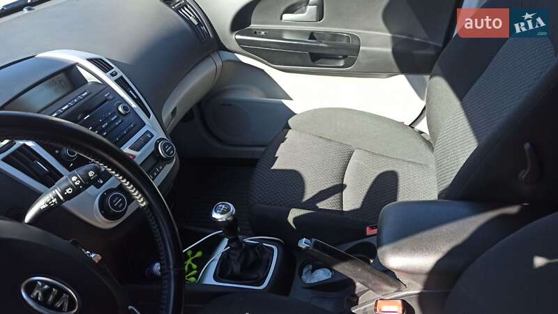 Универсал Kia Ceed 2008 в Стебнику