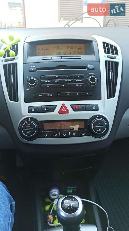 Универсал Kia Ceed 2008 в Стебнику
