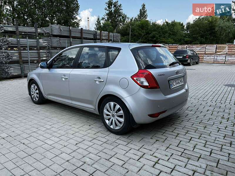 Хэтчбек Kia Ceed 2009 в Львове
