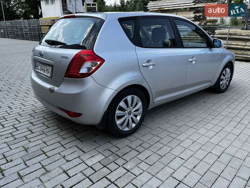 Хэтчбек Kia Ceed 2009 в Львове