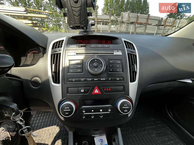 Хэтчбек Kia Ceed 2009 в Львове