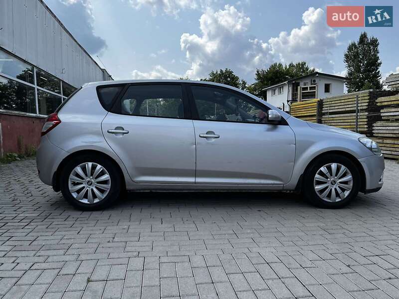 Хэтчбек Kia Ceed 2009 в Львове
