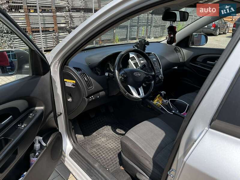 Хэтчбек Kia Ceed 2009 в Львове
