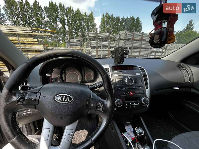 Хэтчбек Kia Ceed 2009 в Львове