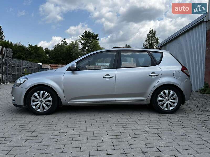 Хэтчбек Kia Ceed 2009 в Львове