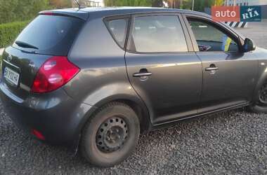 Хэтчбек Kia Ceed 2007 в Сарнах