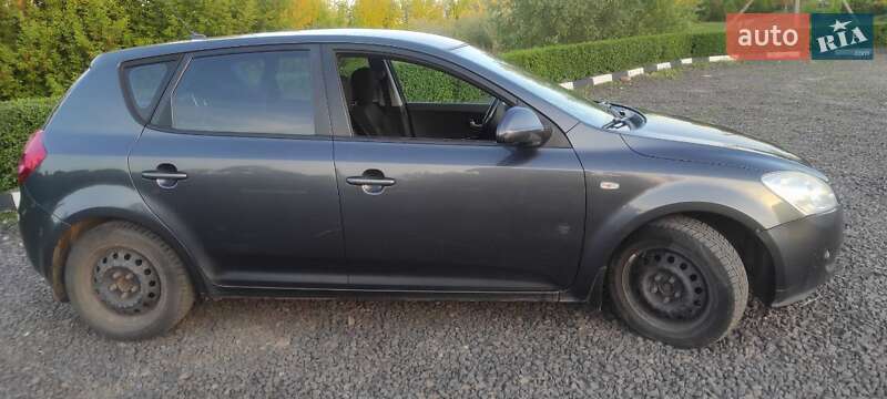 Хэтчбек Kia Ceed 2007 в Сарнах