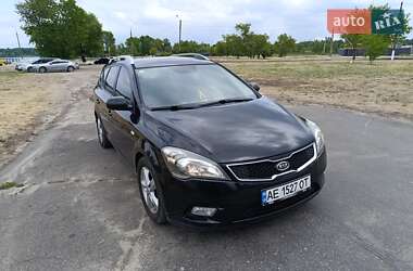 Kia Ceed  2012