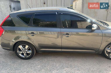 Kia Ceed  2012