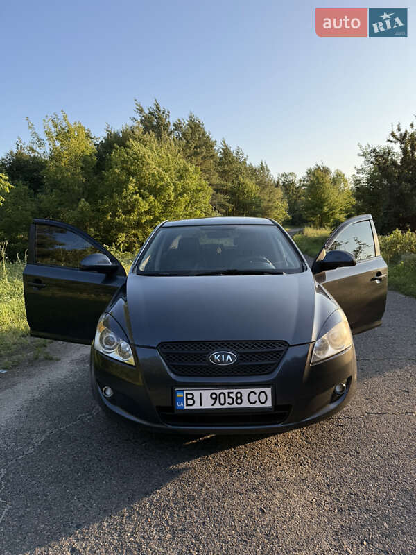 Хэтчбек Kia Ceed 2007 в Кобеляках