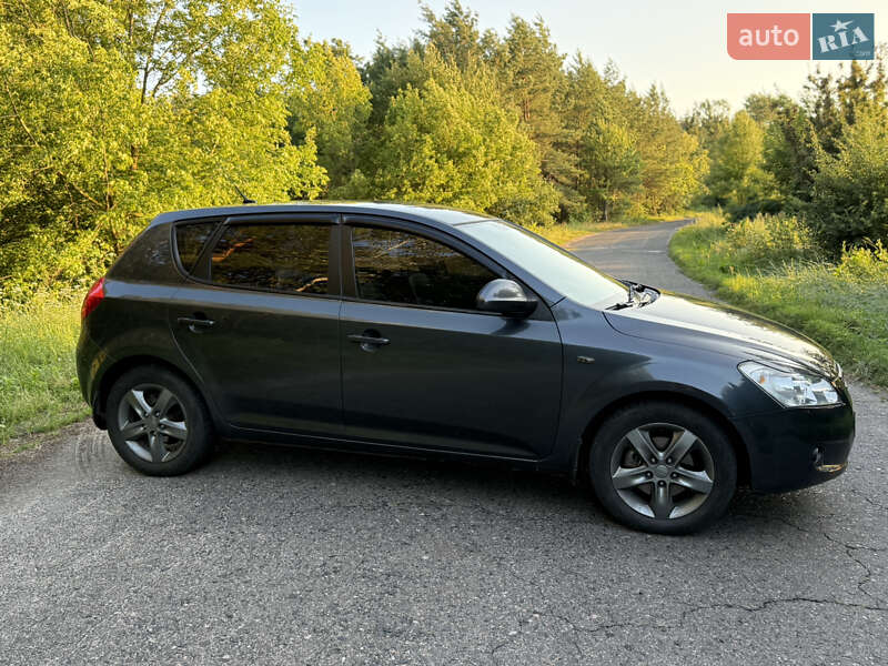 Хэтчбек Kia Ceed 2007 в Кобеляках