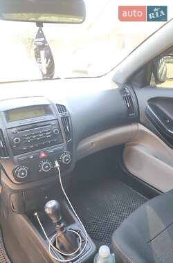 Хэтчбек Kia Ceed 2008 в Одессе