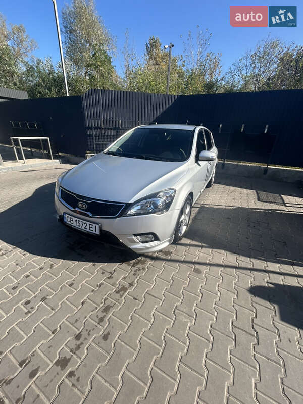 Хетчбек Kia Ceed