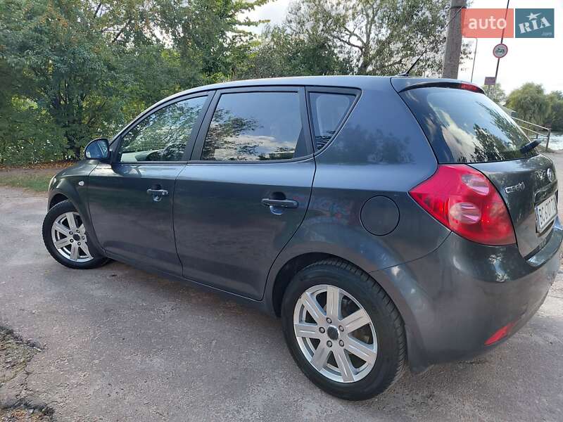 Хэтчбек Kia Ceed 2008 в Киеве