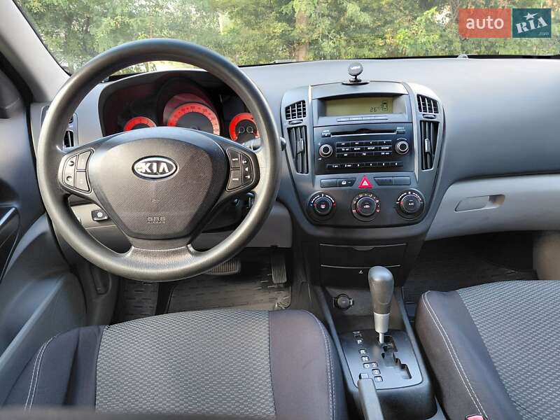 Хэтчбек Kia Ceed 2008 в Киеве