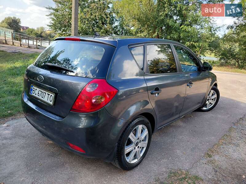 Хэтчбек Kia Ceed 2008 в Киеве