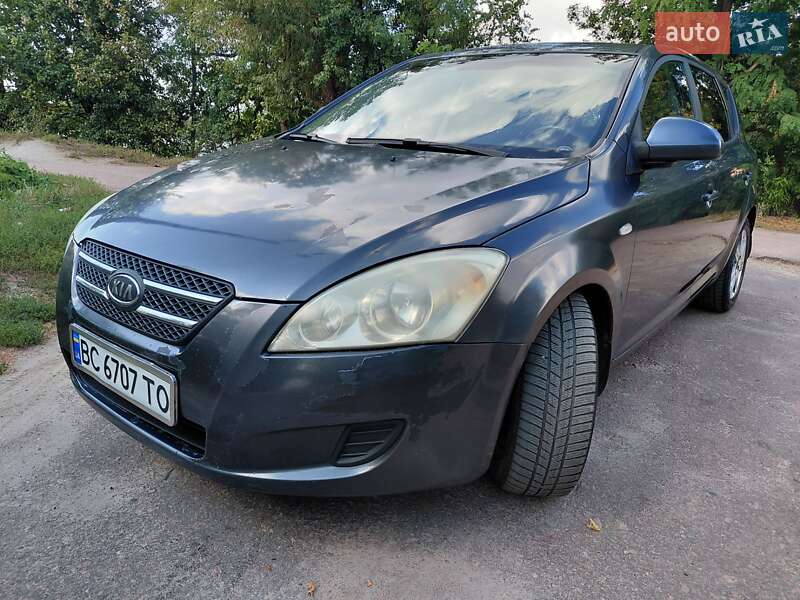 Хэтчбек Kia Ceed 2008 в Киеве
